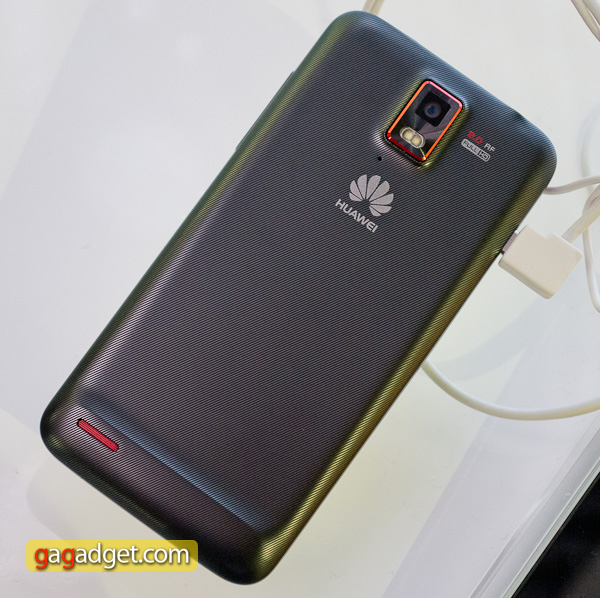Третья сила. Смартфоны Huawei Ascend своими глазами (видео)-4 ascend-d-quad-2.jpg