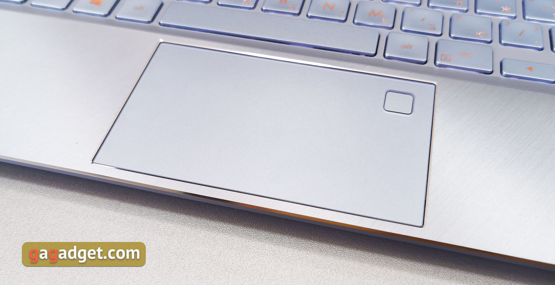Огляд ASUS ZenBook S13: флагманський безрамковий ультрабук зі зворотним "монобровою"-18 Огляд ASUS ZenBook S13: флагманський безрамковий ультрабук зі зворотним "монобровою"-18