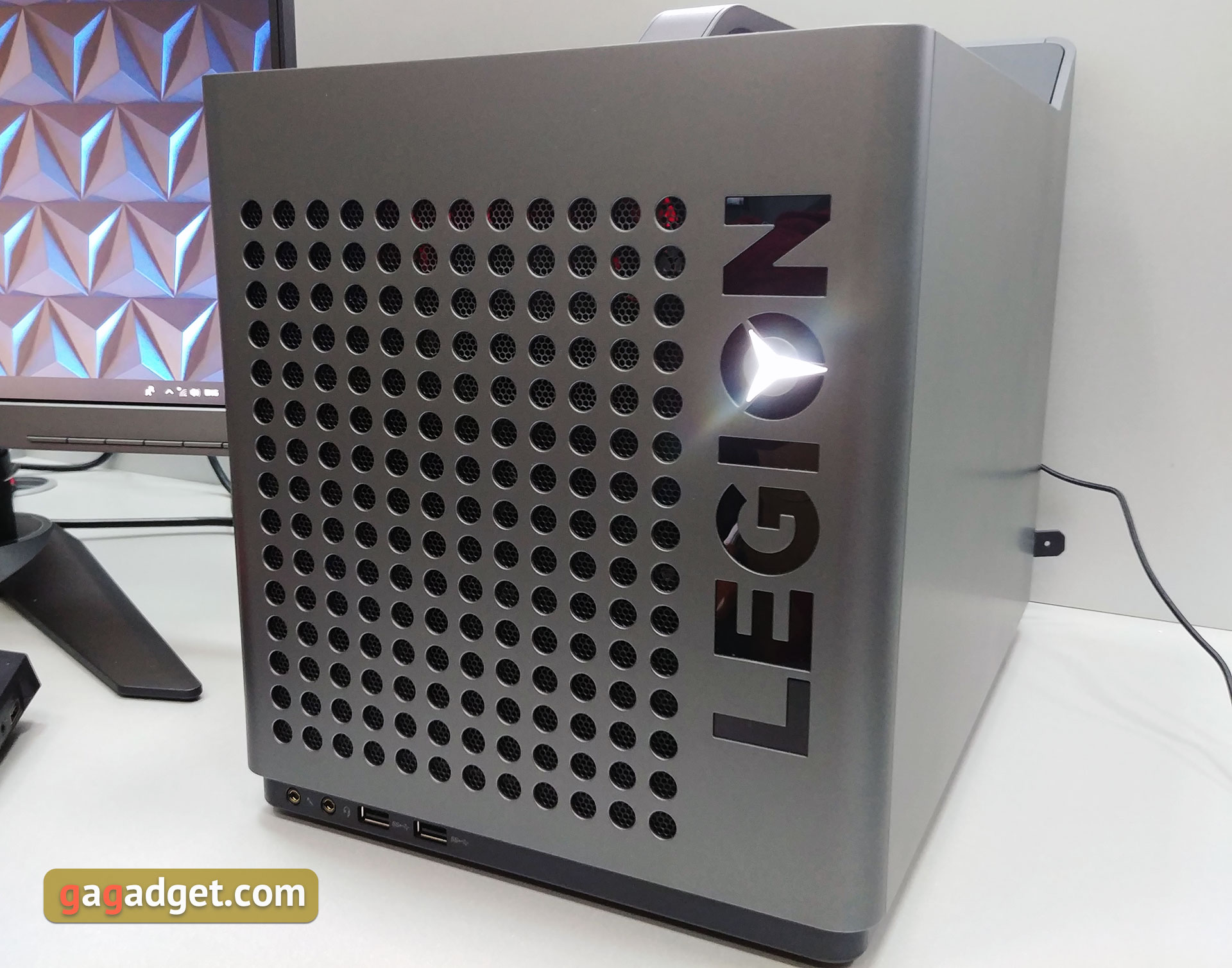 Огляд Lenovo Legion C730 Cube: геймерський комп'ютер в незвичайному форматі-5 lenovo-legion-c730-cube-05.jpg