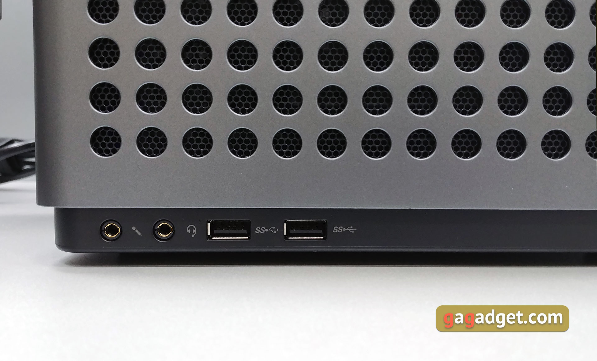 Огляд Lenovo Legion C730 Cube: геймерський комп'ютер в незвичайному форматі-9 lenovo-legion-c730-cube-09.jpg